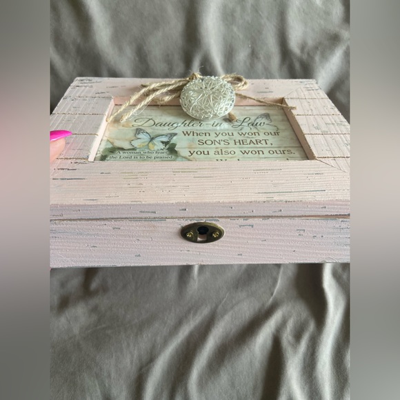 “Daughter - In - Law” jewelry music box. Never used. - Picture 2 of 4